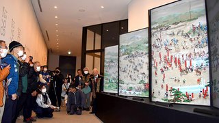 県産材使った将棋盤と駒に宮嶋四段「使いやすく、音も新鮮