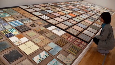 モザイクタイルミュージアムで企画展 明治以降のタイル350点