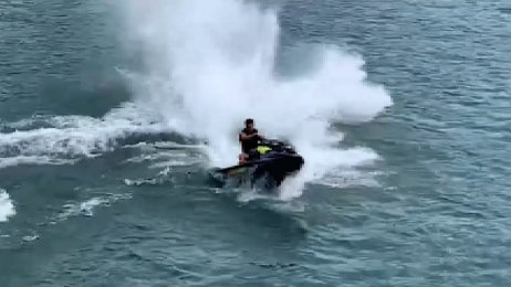 鵜飼の長良川で水上バイク走る「車なら危険運転」住民から疑問 罰金のケースも 岐阜市 | 岐阜新聞デジタル