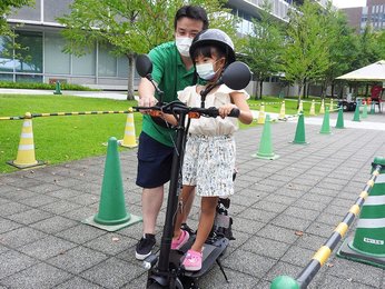 電動キックボードで街散策 おしゃれカフェを より住みやすい岐阜市へ 高校生政策提案 岐阜新聞web