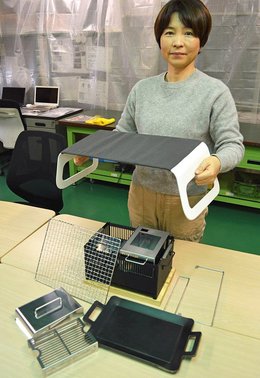 コンパクトなのに「1台7役」炭焼き器 キャンプ向け新製品、先行販売