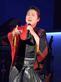 三山ひろしさん熱唱、観客1200人を魅了 岐阜・羽島市制70周年