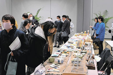 新作美濃焼、華やか 東濃西部3市のメーカー見本市 多彩な和食器など目