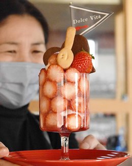 日本一巨大ないちごパフェ🍓