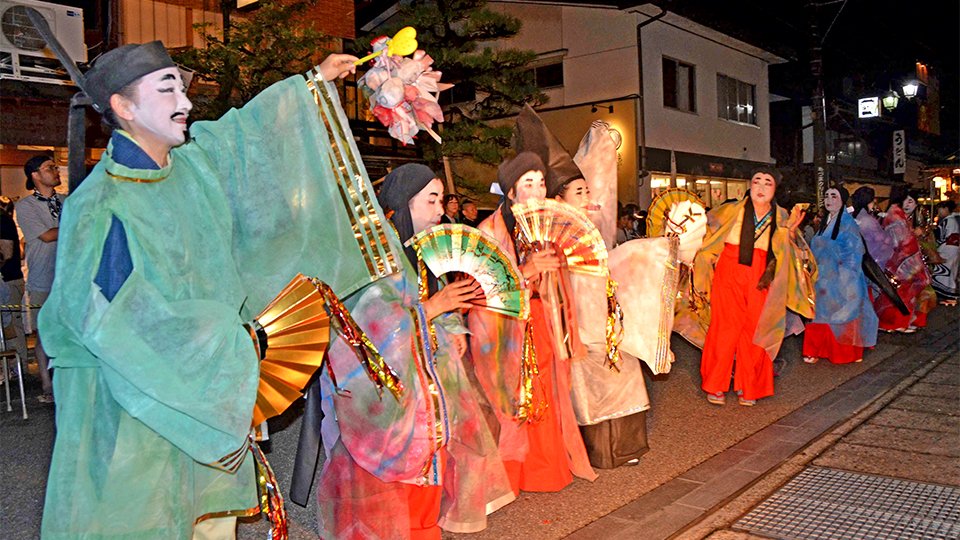 f*0様 【オークション用】☘️早い者勝ち☘️【国宝品】●岐阜県無形文化財【郡上 光源氏、ゲゲゲの鬼太郎、新紙幣の偉人…変装＆郡上おどり競う 110人