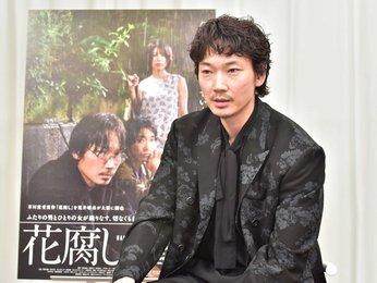 綾野剛さん「レクイエムを体現」主演映画「花腐し」 本紙インタビュー