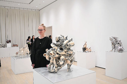 日ウクライナ陶磁器作家の個展が魅力
