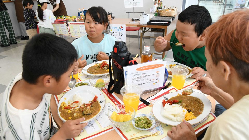 規格外野菜でカレー、食品ロスや「共食」啓発　東海院大生が子どもらに提供　 | 岐阜新聞Web