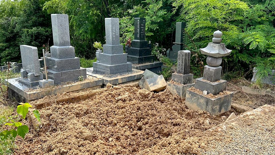 墓荒らすイノシシ…夏の餌不足でミミズ探した?被害は1区画のみ「理由不明」 岐阜・美濃市 | 岐阜新聞デジタル