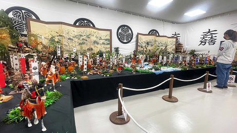 ミニチュア「関ケ原の戦い」武者人形で再現 町歴史民俗学習館に