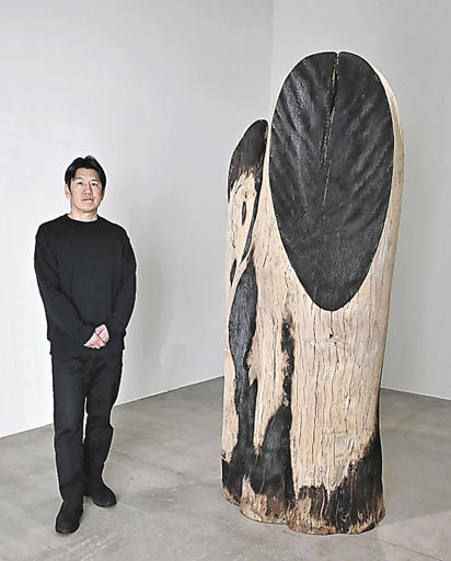 木に手加え「面白さ抽出」 彫刻家・国松さん個展 | 岐阜新聞デジタル