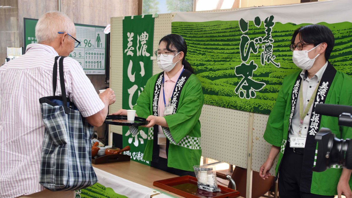 池田町特産「美濃いび茶」新茶いかが 町役場で振る舞いPR | 岐阜新聞 