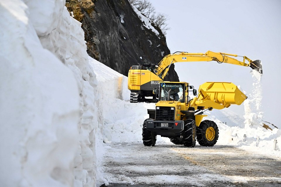 春の息吹、開通へ除雪進む 伊吹山ドライブウェイ | 岐阜新聞デジタル