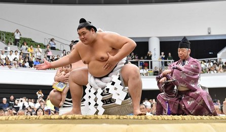 大相撲岐阜場所、迫力の取組 横綱大の里、琴勝峰らにファン大歓声