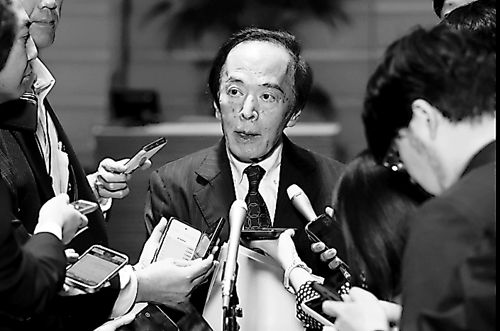 首相、日銀総裁に「適切な政策」要望 官邸で会談 | 岐阜新聞デジタル