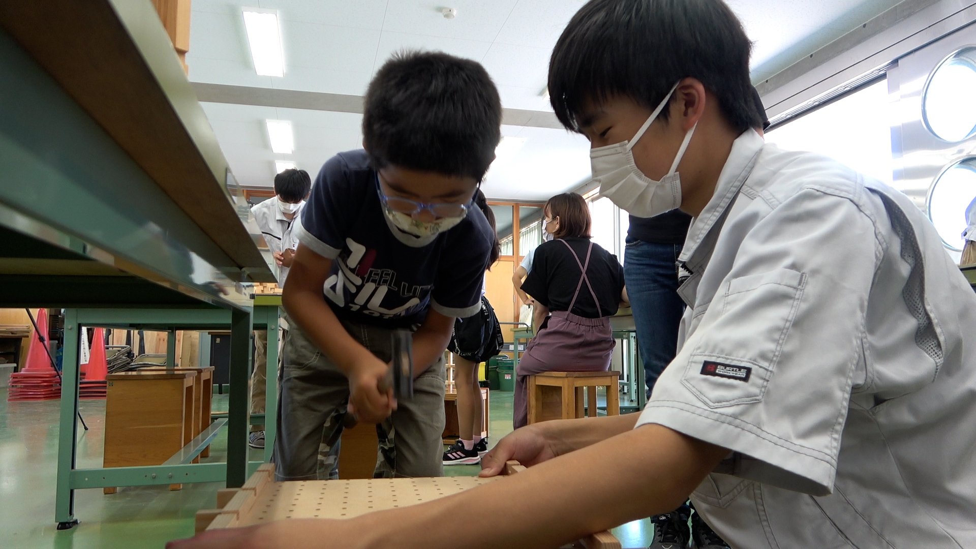 工業高生と工作に挑戦 岐阜工業高校で小学生向け木工教室 岐阜・笠松町