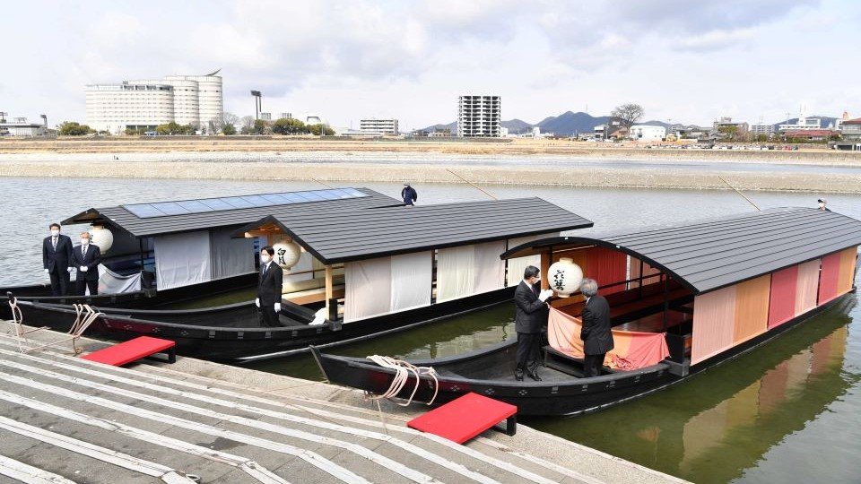 長良川鵜飼に「高級観覧船」 ソファで快適、豪華料理も 岐阜市 | 岐阜