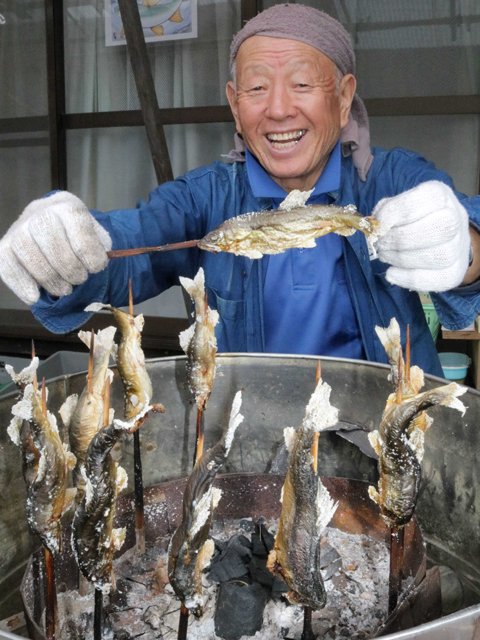プロの鮎釣り師もほれ込む飛騨の鮎 甘みや香り、塩焼きが一番 | 岐阜