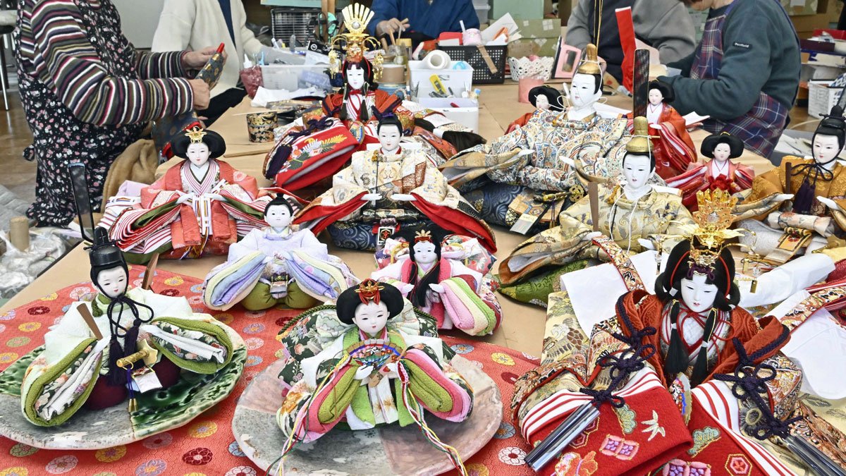 八百津町の人形店、ひな人形仕上げ最盛期 | 岐阜新聞デジタル